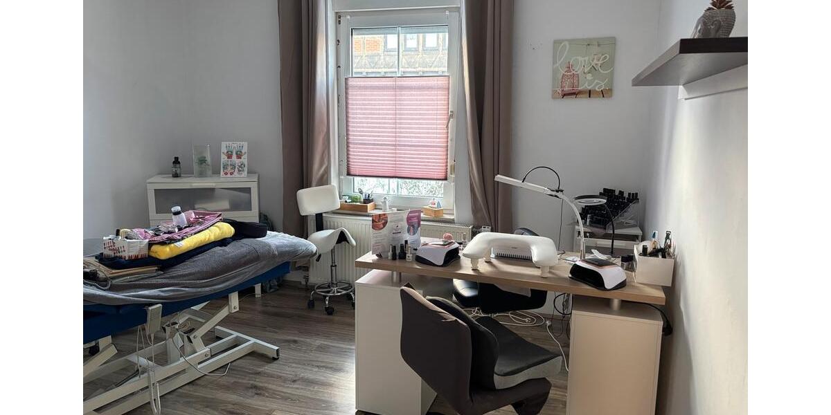 Raum zur Miete im Kosmetikstudio zimmer