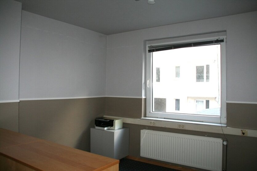 Ideal für Handwerksbetrieb - Büro - mit 4 PKW Stellplätzen... !!!