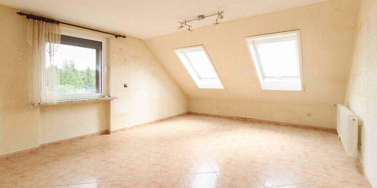 Ruhige 3 Zimmer Dach-Geschosswohnung (Sanierungsbedürftig) in Schulenburg 3 zimmer