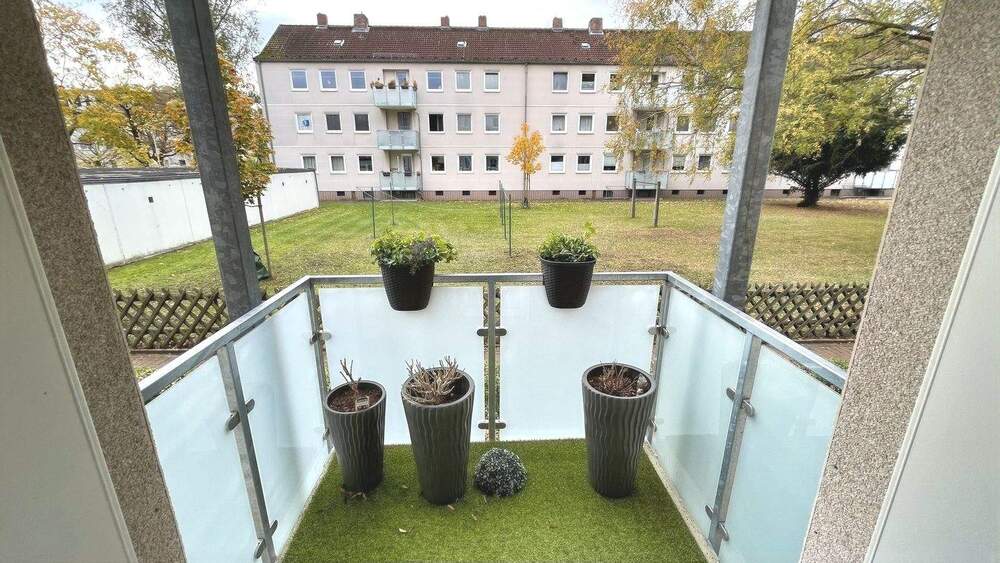 Lage, Lage, Lage: 3,5-Zimmer, voll sanierte Wohnung in Döhren - 2 Bäder, 2 Balkone, Hochparterre, direkt einziehen 3 zimmer