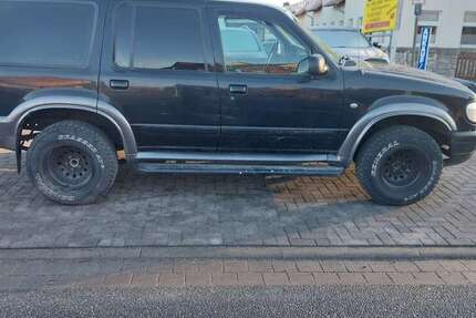 Ford Explorer 198.931 km 2.600 &euro; Giesen 31180