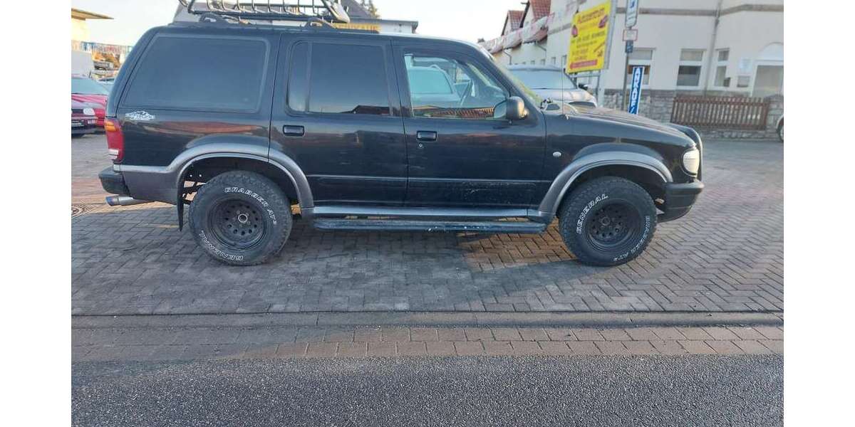 Ford Explorer 198.931 km 2.600 &euro; Giesen 31180
