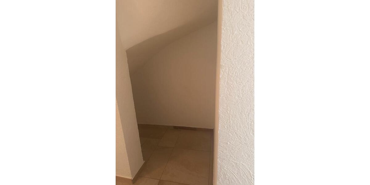 Etagenwohnung Lehrte - 3 Zimmer, 122 m&sup2;, 800&euro; | Angebot:26612180