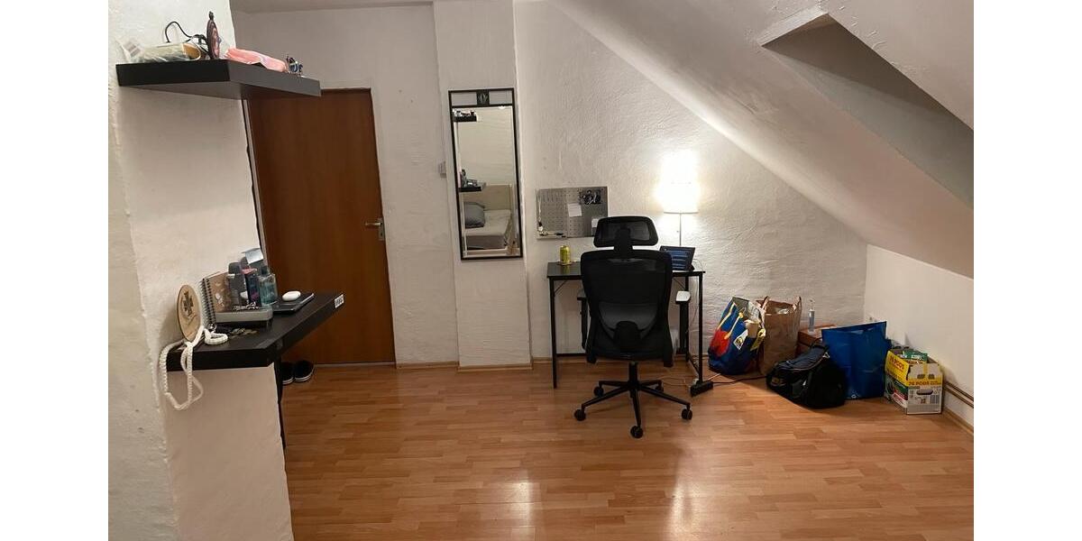 Untermieter für Dezember ( 3 er ) WG Zimmer auf der Lister Meile 1 zimmer