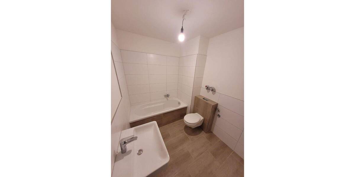 Frisch modernisierte 4-Zimmer-Wohnung mit Tiefgaragenplatz - von Privat 4 zimmer