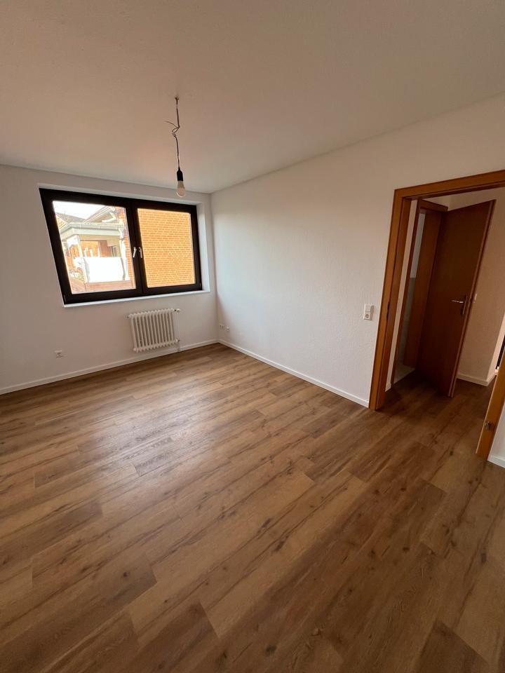 Doppelhaus Hälfte in Top Lage frisch renoviert, mit Garten zimmer