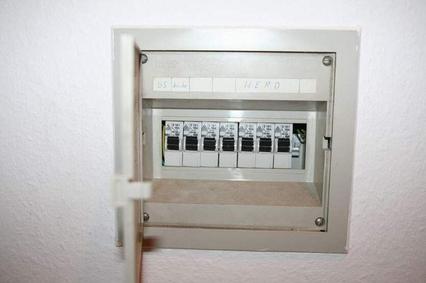 Großzügiges Wohnen in Grasdorf + Stellplatz ... !!! 2 zimmer