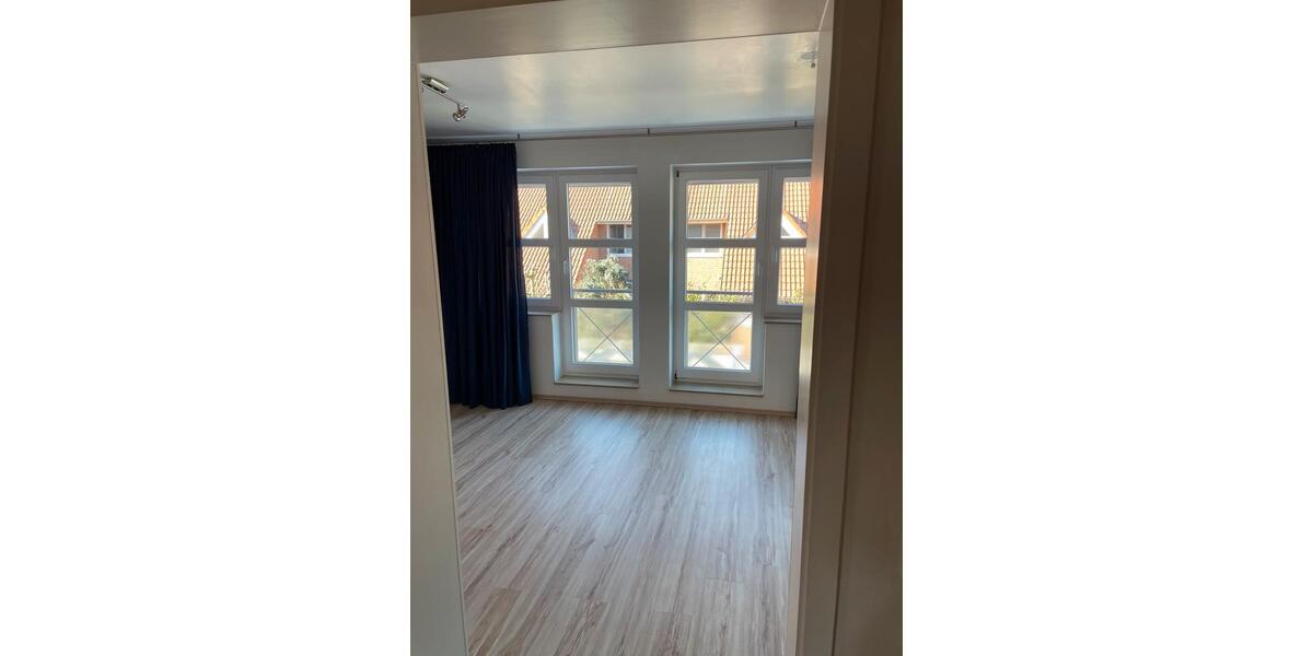 1A Lage, RMH mit Einbauküche, Fußbodenheizung, Stellplatz, Garage 4 zimmer