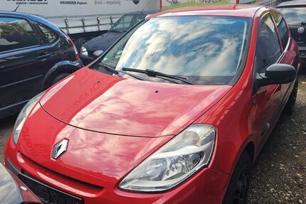 Renault Clio 96.734 km 2.799 € Hannover 30419