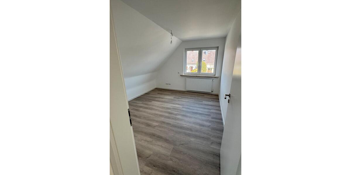 Etagenwohnung Sehnde - 5 Zimmer, 103 m&sup2;, 1.745&euro; | Angebot:26301075