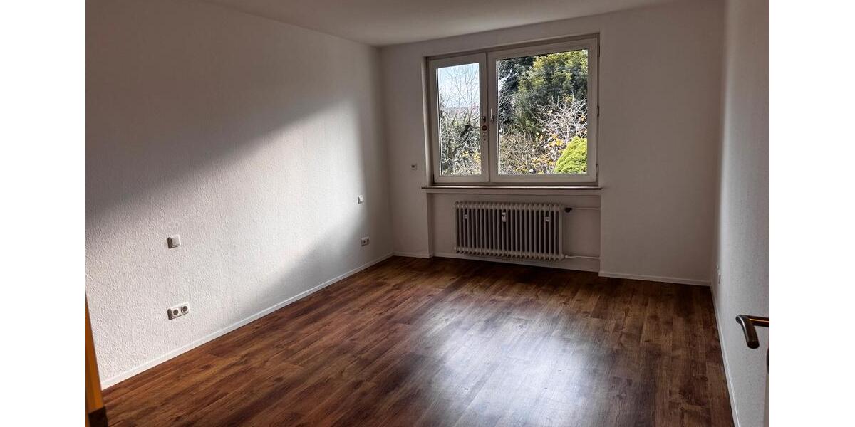 3 Zimmer Wohnung mit Balkon und Einbauküche in HerrenhausenBurg 3 zimmer