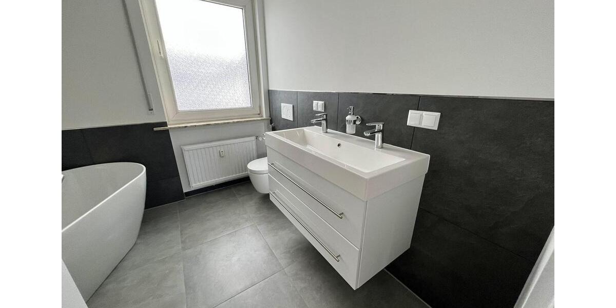 Wohnen mit Komfort: Sanierte 4-Zimmer-Wohnung in toller Lage - 