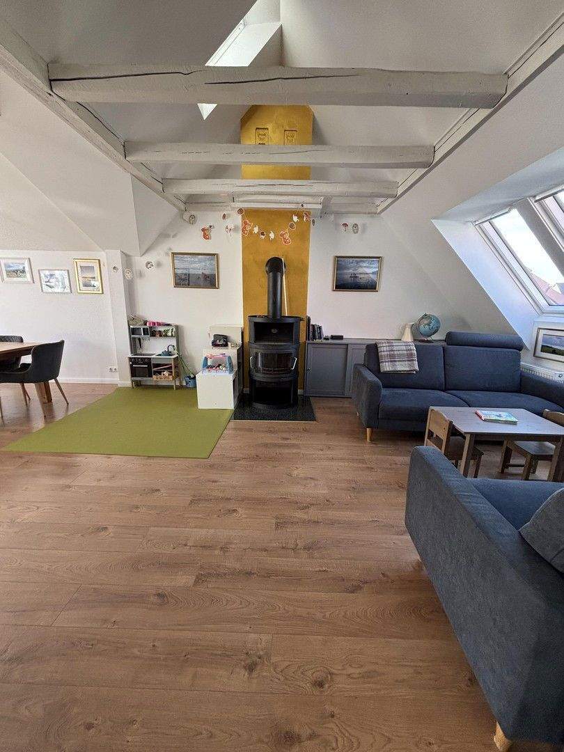 Dachgeschoss-Juwel mit großer Sonnenterrasse in bester Südstadtlage - ohne Makler! 3 zimmer