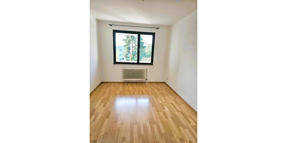 Helle, renovierte 3-Zi.-Wohnung mit Balkon im Altwarmbüchen 3 zimmer