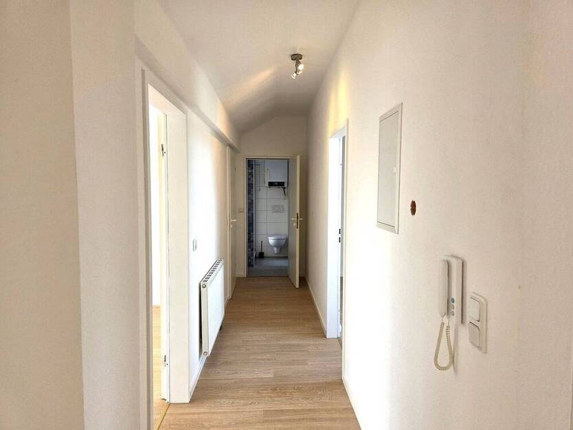 Attraktive 2,5-Zimmer-Wohnung mit großer Dachterrasse in der Südstadt!!
