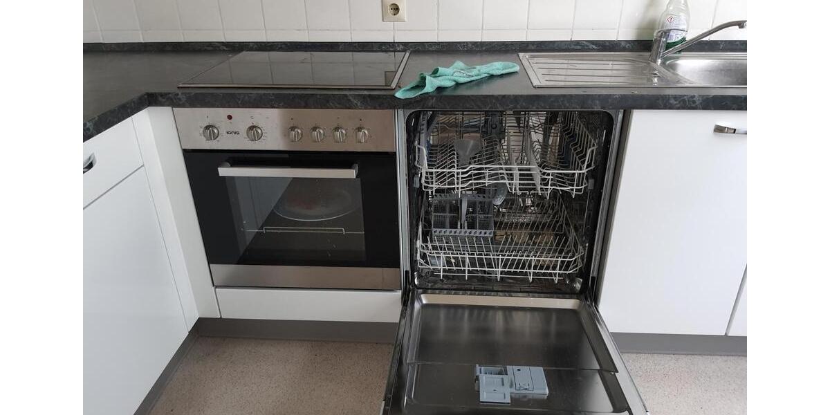 Dreizimmer in beste Lage. 2 Loggia. Keller. Garage. 3 zimmer