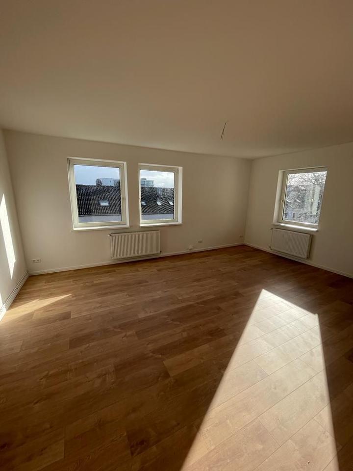 Gut geschnittene, renovierte 3-Zimmer-Wohnung mit 2 Balkonen in Innenstadtlage! zimmer