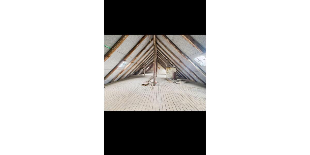 Zentrale Lage – Dachgeschoss mit Genehmigung 2 zimmer