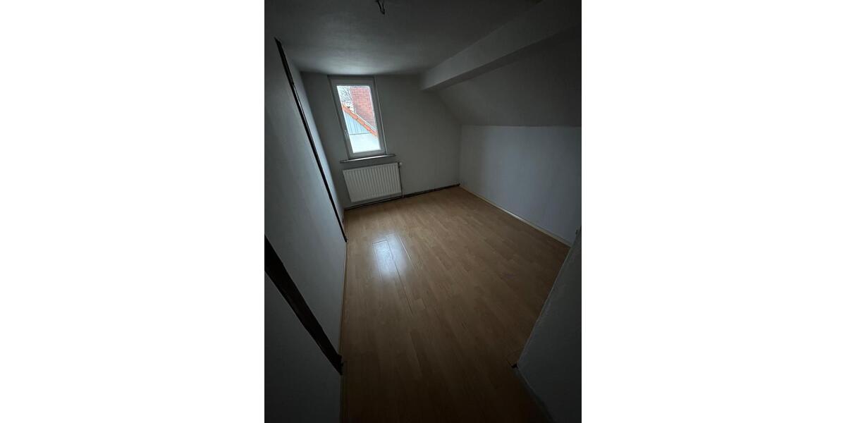 Charmante Dachgeschosswohnung mit süßer Terrasse und EBK 3 zimmer