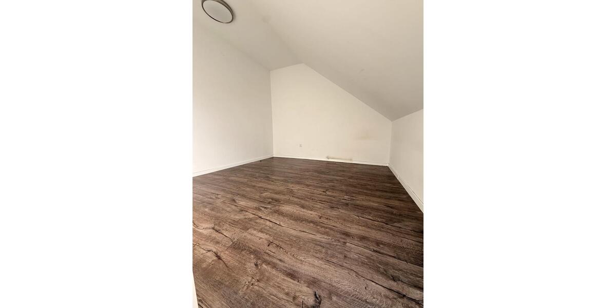 Dachgeschoßwohnung Hannover Buchholz-Kleefeld - 4 Zimmer, 80 m&sup2;, 1.100&euro; | Angebot:25489096