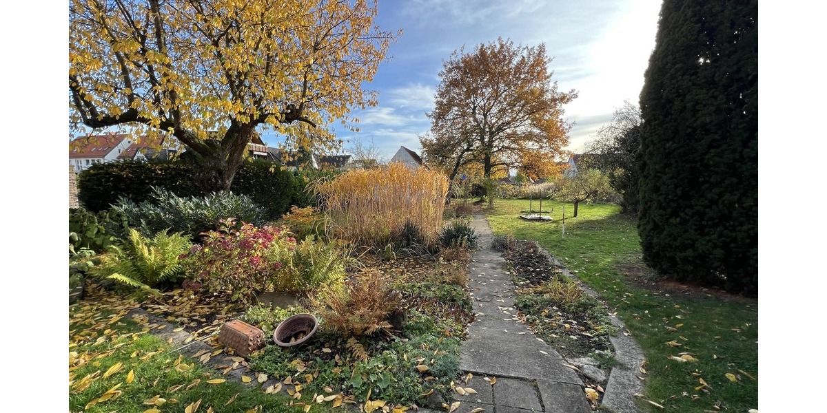 Großzügiges Wohnhaus mit Traumgarten - Zweifamilienhaus Harsum Harsum | Angebot:24494087