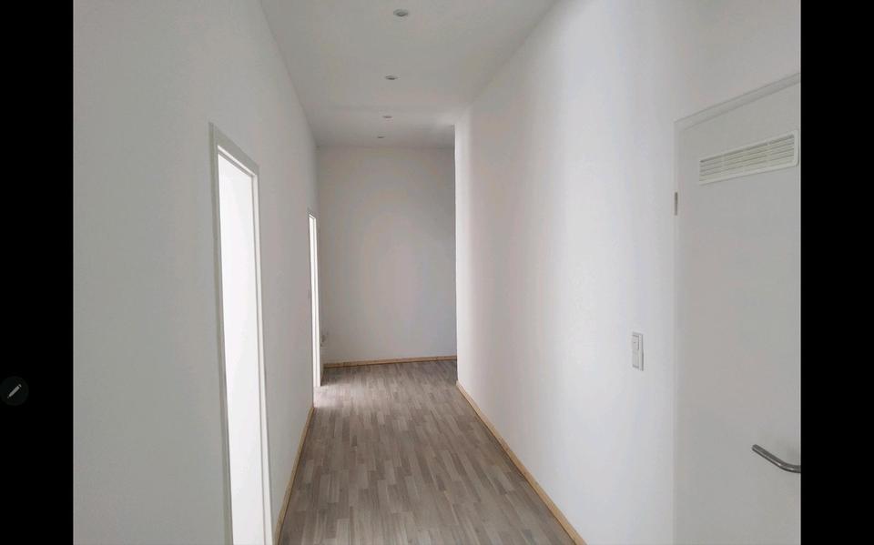 Etagenwohnung Hannover Nord - 4 Zimmer, 100 m&sup2;, 1.200&euro; | Angebot:27592028