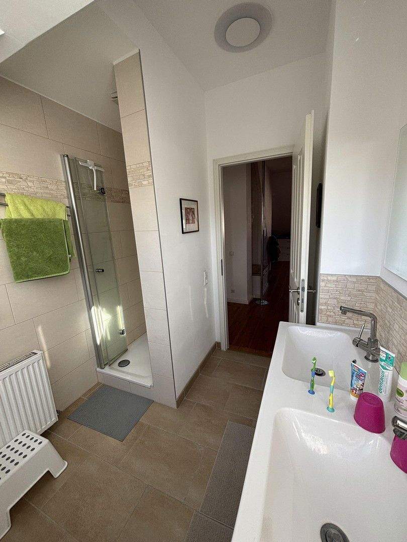 Dachgeschoss-Juwel mit großer Sonnenterrasse in bester Südstadtlage - ohne Makler! 3 zimmer