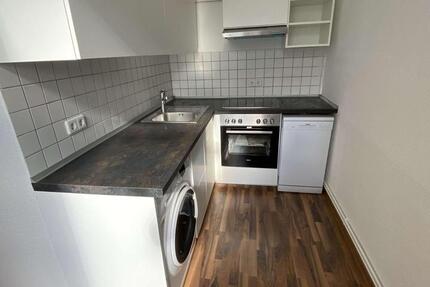 Schöne 2-Zimmer Whg, renoviert + möbliert + Einbauküche zimmer