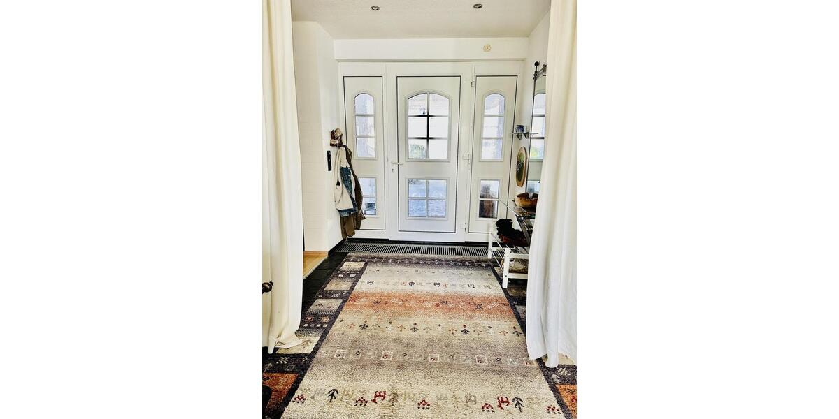 Etagenwohnung Isernhagen - 6 Zimmer, 255 m&sup2;, 2.500&euro; | Angebot:25381857