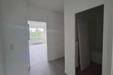 Charmante 3 Zimmer Wohnung mit neu saniertem Bad zimmer