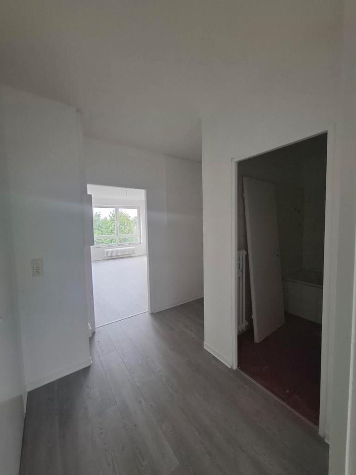 Charmante 3 Zimmer Wohnung mit neu saniertem Bad zimmer