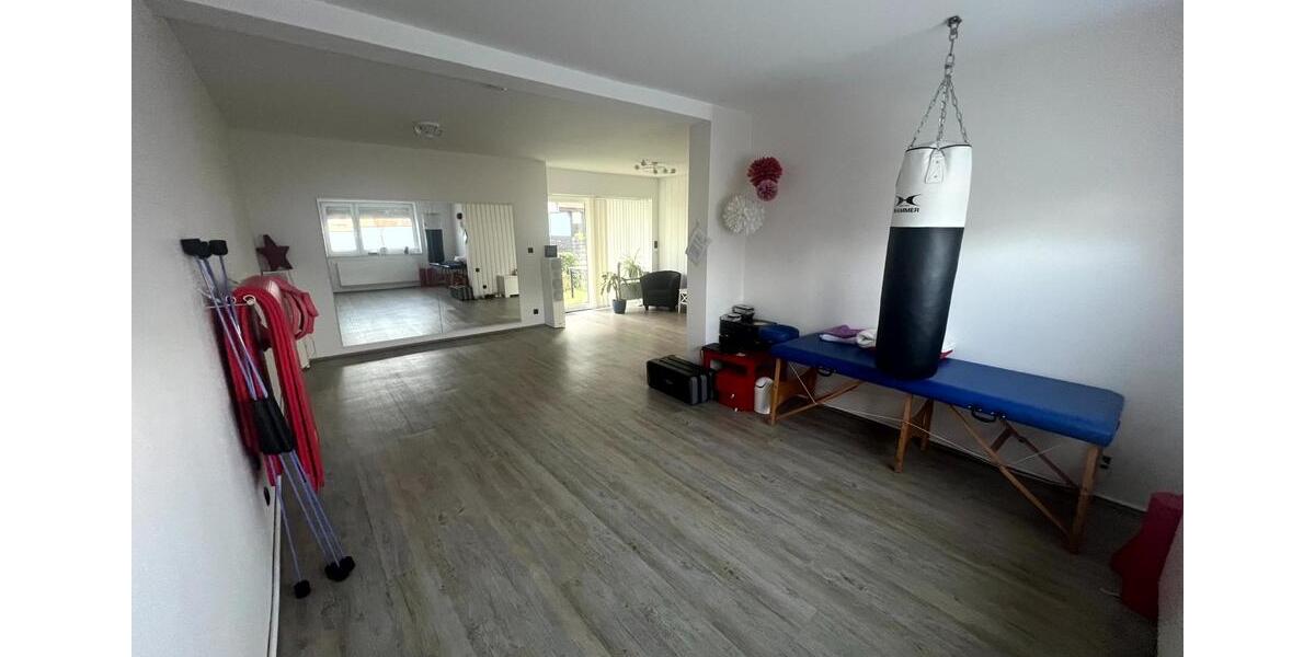 Großzügige Doppelhaushälfte mit moderner Ausstattung zu vermieten 6 zimmer