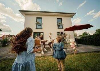 Mit Grundstück, Familienleben auf einer Ebene in Gadenstedt.