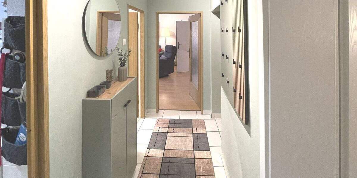 Lage, Lage, Lage: 3,5-Zimmer, voll sanierte Wohnung in Döhren - 2 Bäder, 2 Balkone, Hochparterre, direkt einziehen 3 zimmer