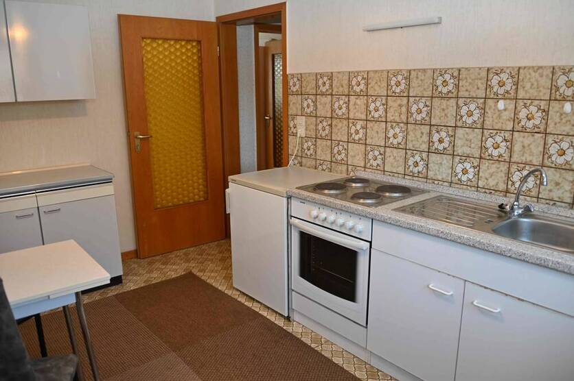 Provisionsfrei für den Käufer....!!! Zweifamilienhaus nebst großer Garage in ruhiger Lage ..... !!! 8 zimmer