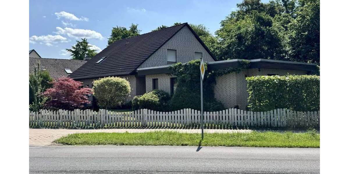 Haus zum Kaufen in Burgwedel 598.000 € 305 m² 9 zimmer
