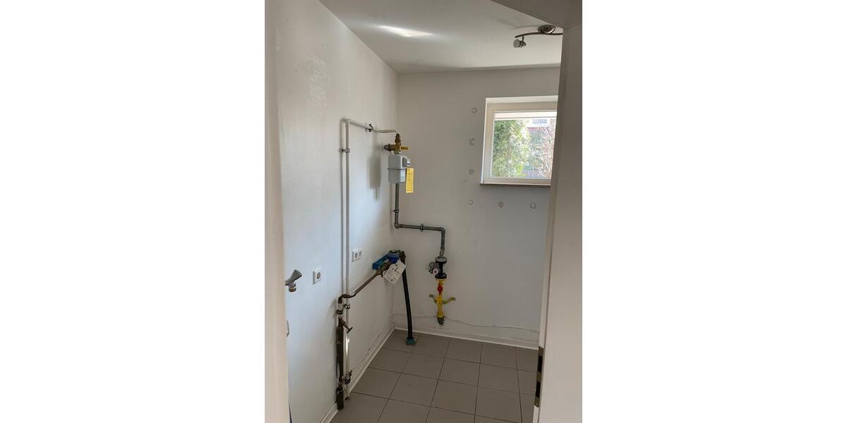 1A Lage, RMH mit Einbauküche, Fußbodenheizung, Stellplatz, Garage 4 zimmer