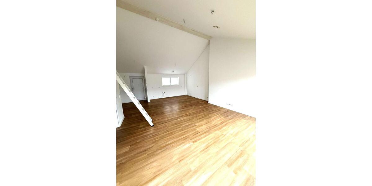 Dachgeschoßwohnung Sehnde - 3 Zimmer, 83 m&sup2;, 930&euro; | Angebot:25363800