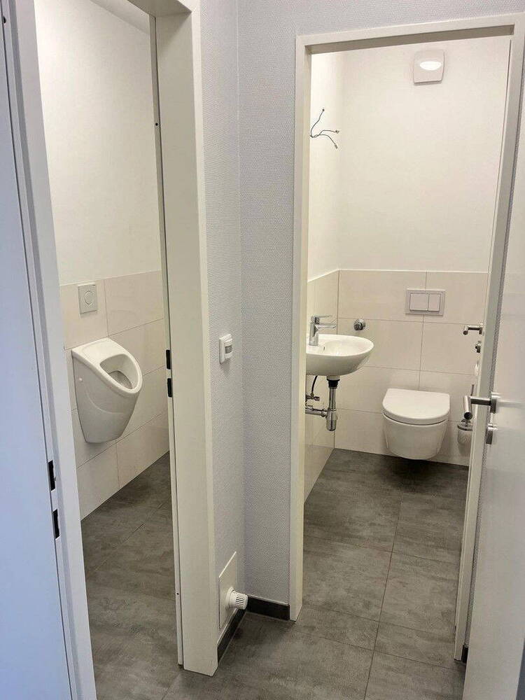 GewerbeImmobilie mit Halle, Büros, Wohnung & Garagen in LaatzenGrasdorf - vielseitig nutzbar