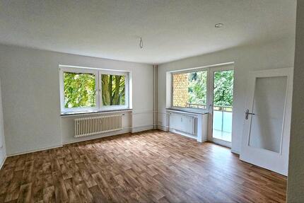 Helle, moderne 1-Zimmer-Wohnung mit Balkon und Einbauküche