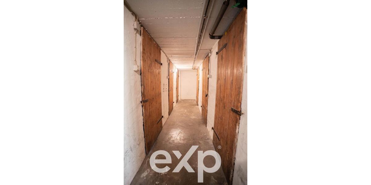 Frisch-vollsanierte möblierteunmöblierte 2 Zimmer DG-Wohnung mit Wohnküche inkl. EBK, WG-geeignet 2 zimmer