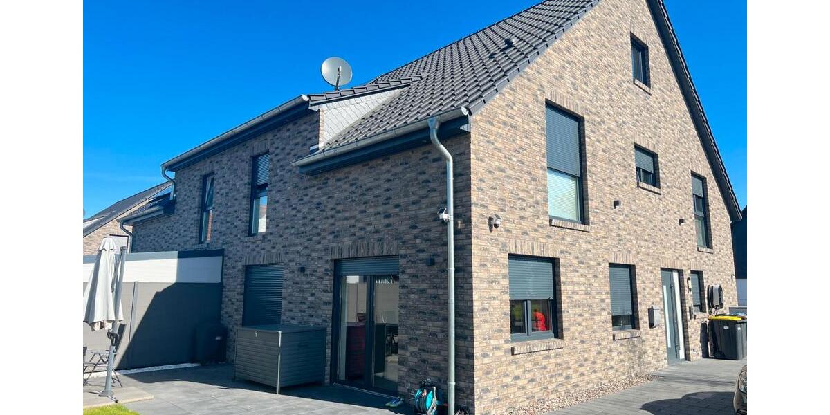 Doppelhaushälfte Lehrte - 7 Zimmer, 188 m&sup2;, 2.260&euro; | Angebot:26122505