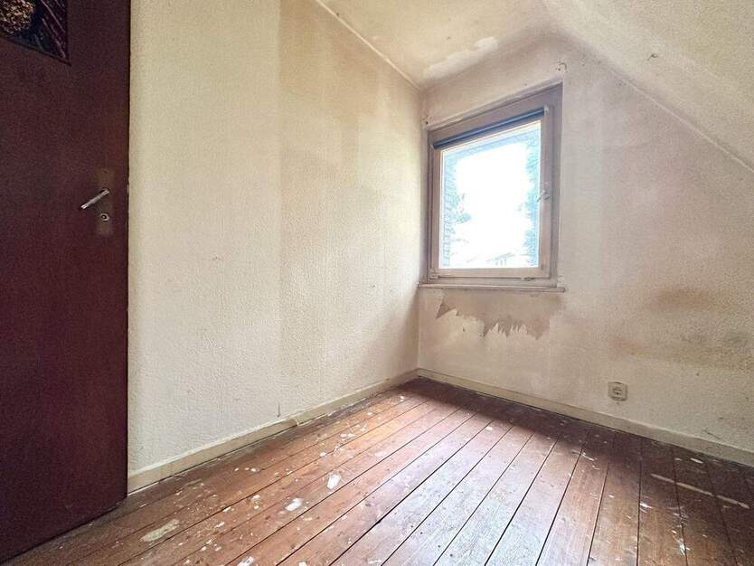 Solides Einfamilienhaus mit viel Potenzial in sehr gute Lage ! 4 zimmer