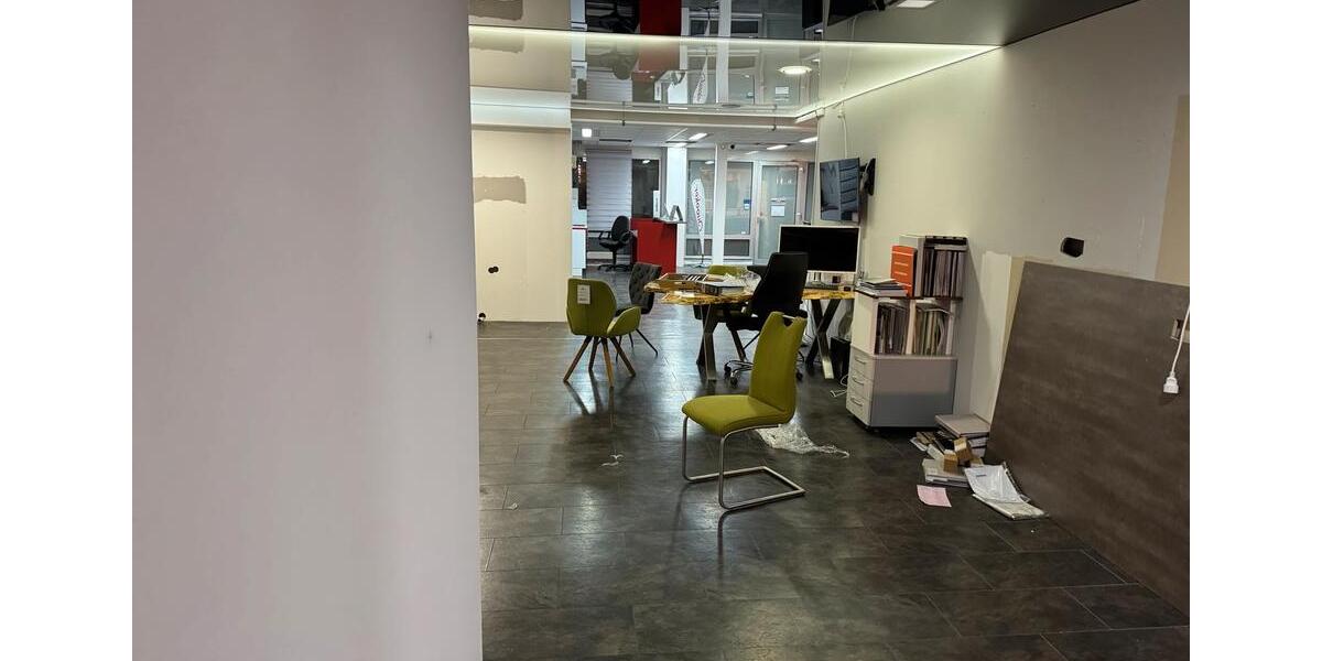 220qm Ausstellungsfläche mit Showfenster -Altwarmbüchen Gewerbeg zimmer