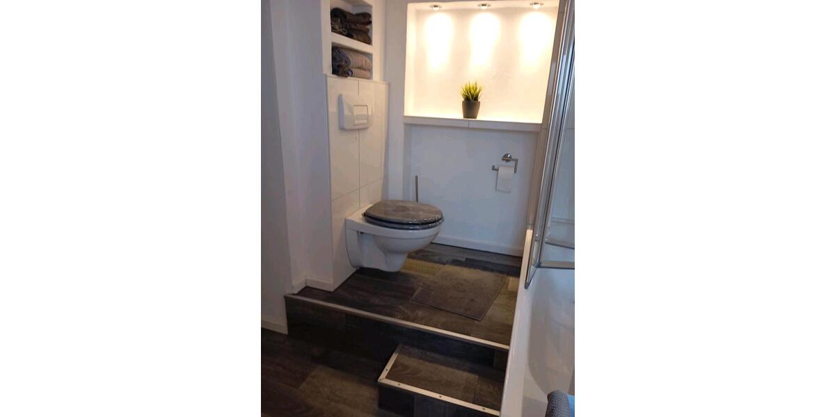 Renoviertes Zweifamilienhaus in ruhiger Lage - provisionsfrei 8 zimmer