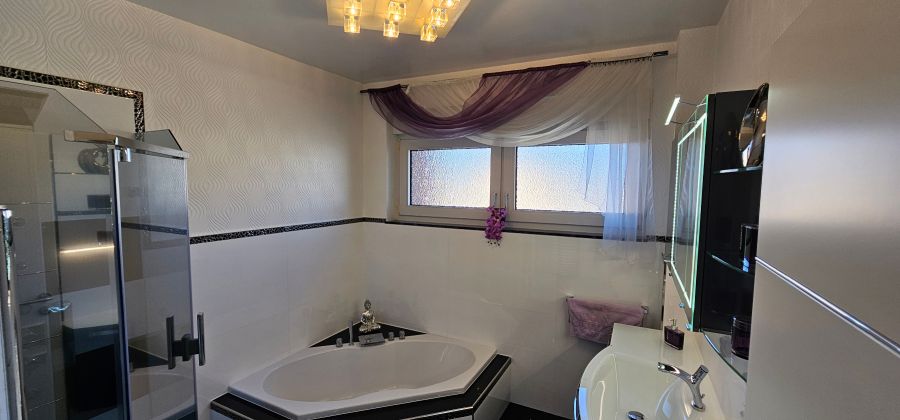 Provisionsfrei* Photovoltaik - Klimaanlage - Modern - 210m2 Wohnfläche - verkehrsgünstige Lage - Straßenbahn in 100m - Doppelhaushälfte Sarstedt | Angebot:25795312