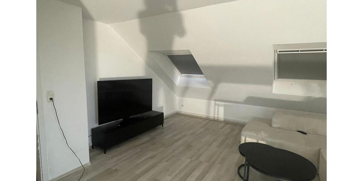 Dachgeschoßwohnung Hannover Herrenhausen-Stöcken - 4 Zimmer, 100 m&sup2;, 950&euro; | Angebot:26279030