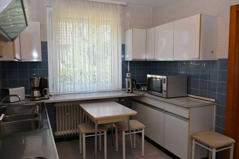 Provisionsfrei für den Käufer....!!! Zweifamilienhaus nebst großer Garage in ruhiger Lage ..... !!! 8 zimmer