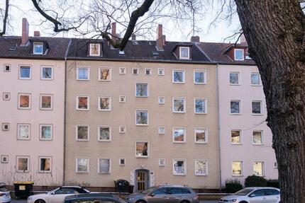 Frisch-vollsanierte möblierteunmöblierte 2 Zimmer DG-Wohnung mit Wohnküche inkl. EBK, WG-geeignet 2 zimmer