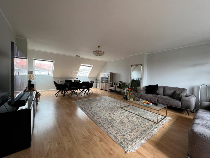 Zooviertel! Hochwertig sanierte 3 Zimmer Wohnung mit Balkon zimmer